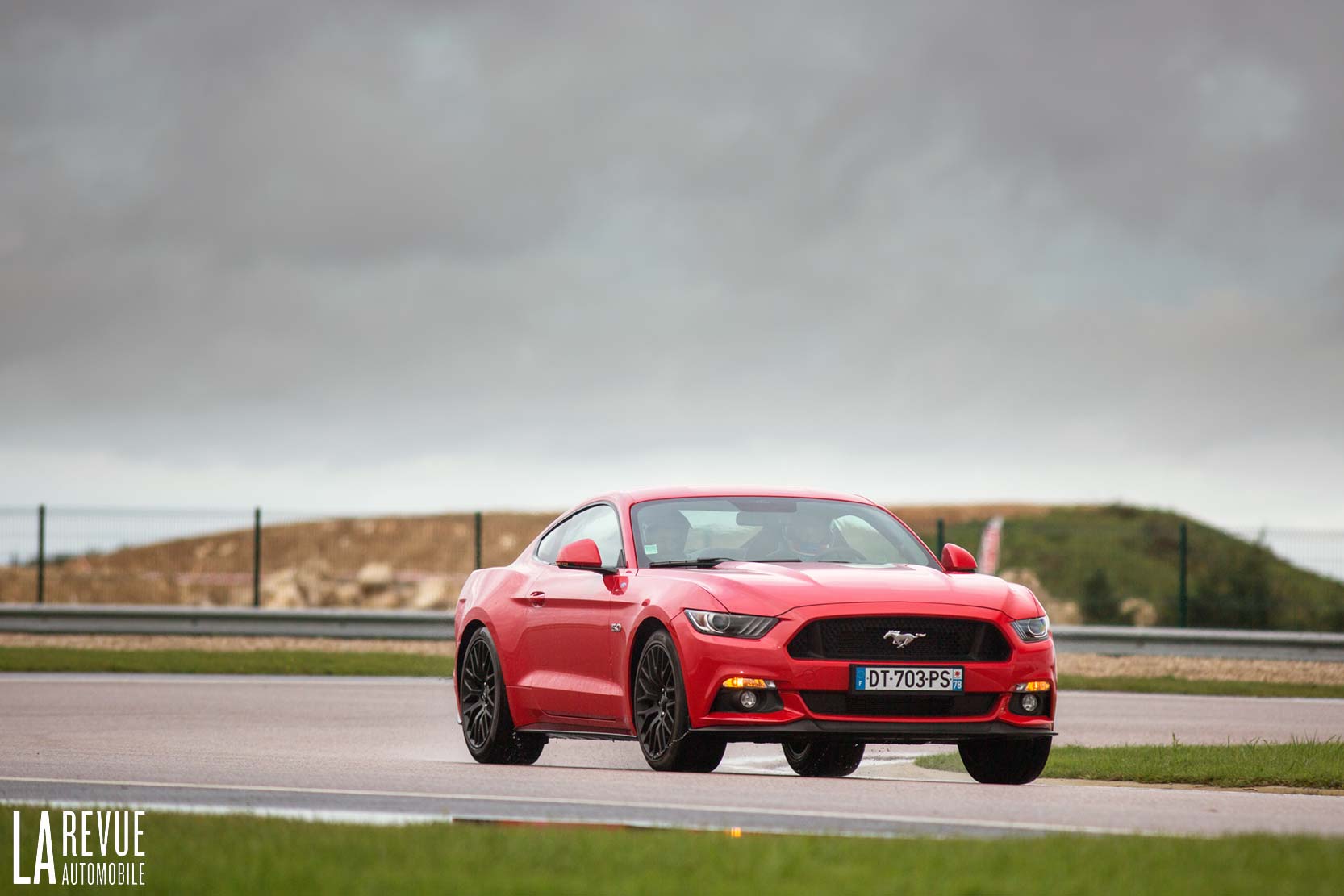 La Revue Automobile teste la Ford Mustang GT | CircuitsLFG