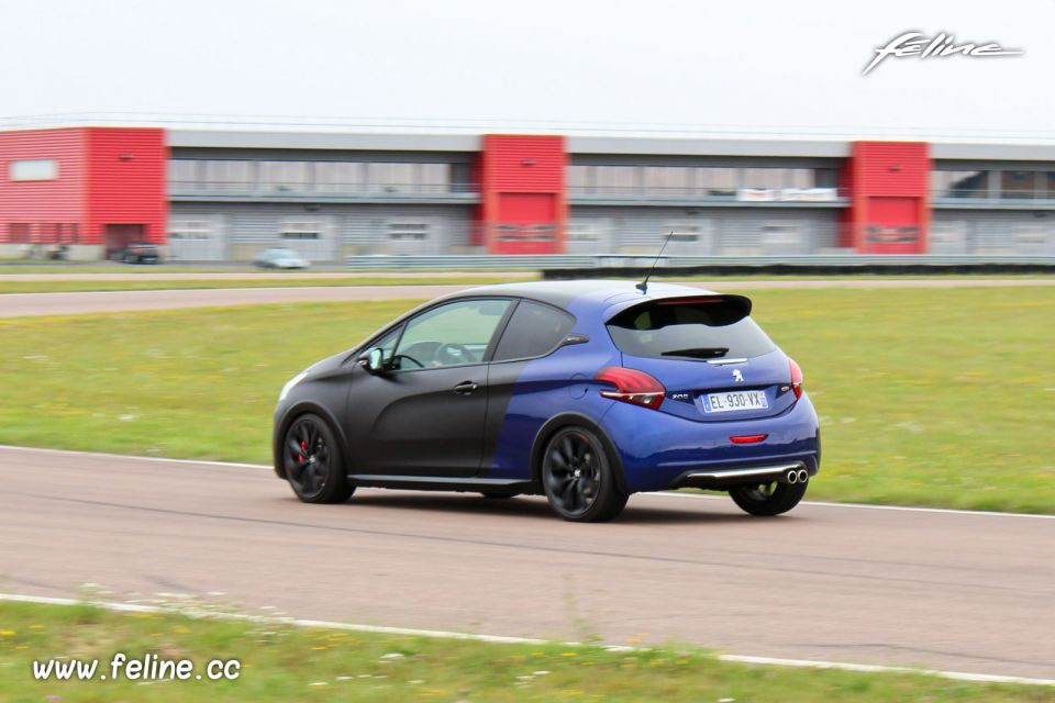 Féline - Essai Peugeot 208 GTi by Peugeot Sport (2017)