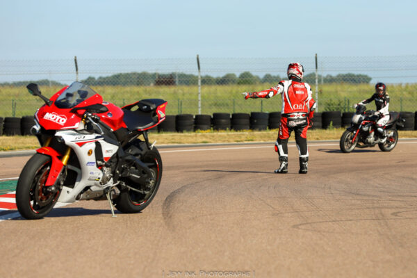 LFGMOTO STAGE DE PILOTAGE VIP